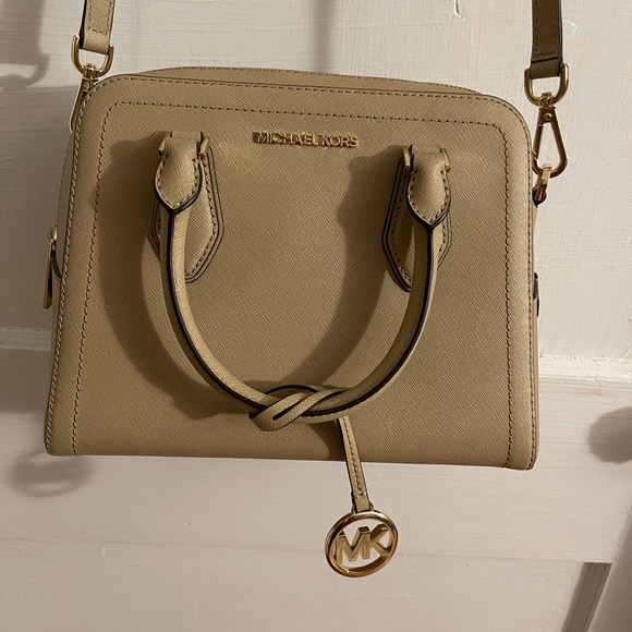 Michael Kors Purse. - Picture 9 of 11